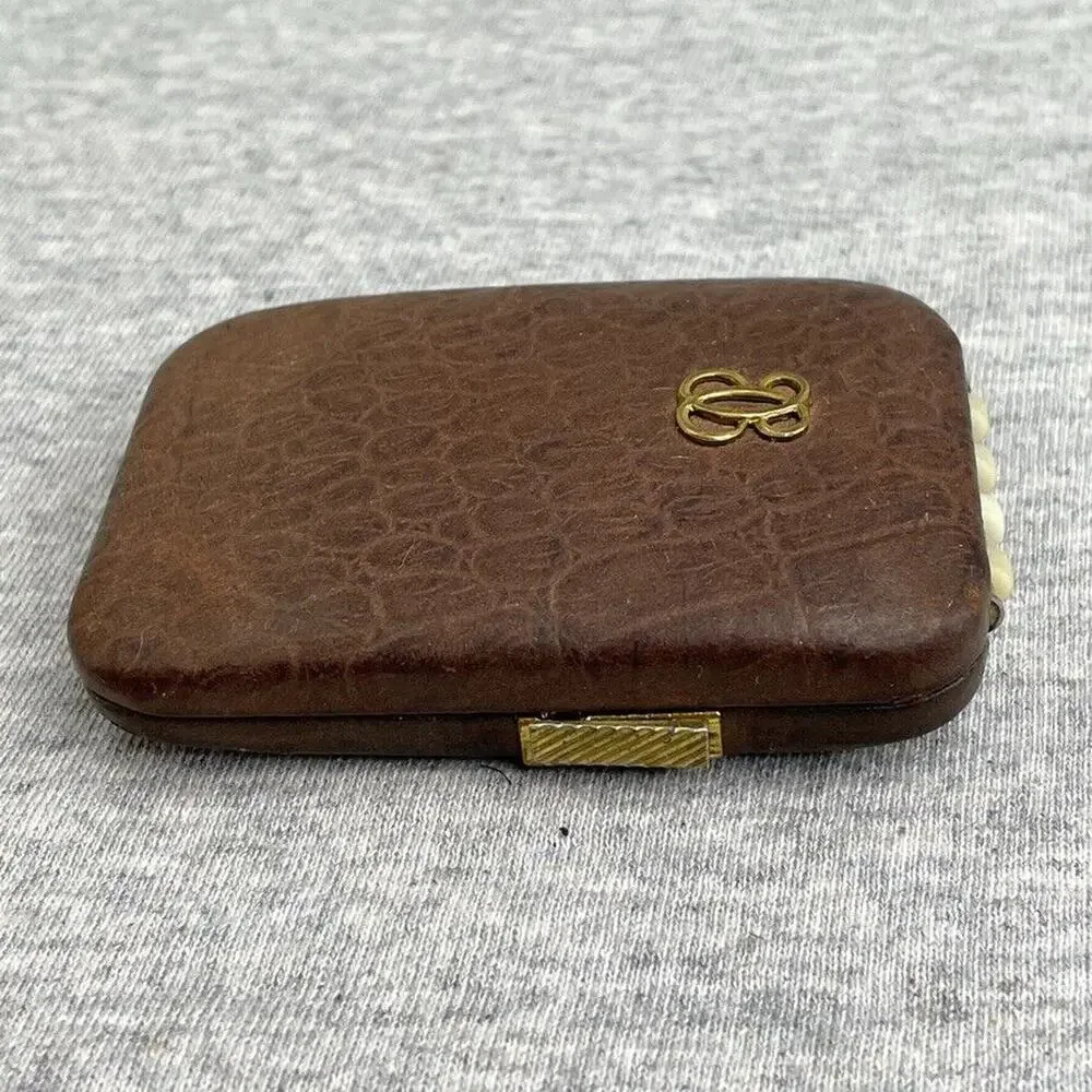 BUXTON Vintage Cowhide Key-Tainer Enclosed Key Holder